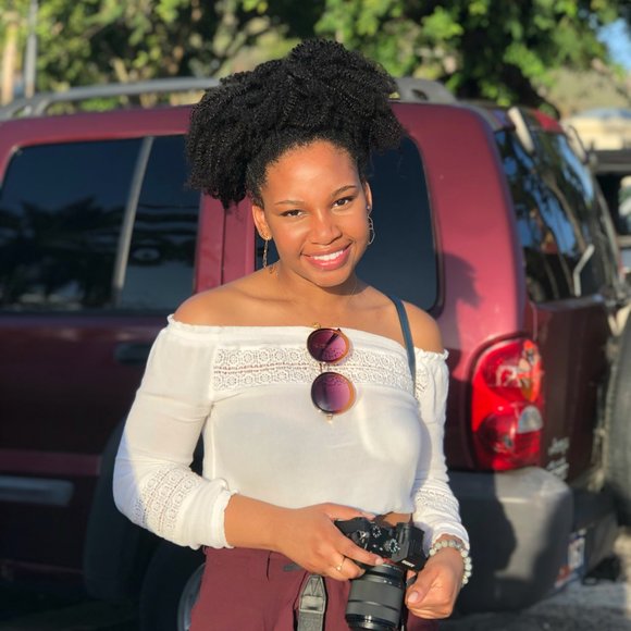 Meet your Posher, Sena - Picture 1 of 1